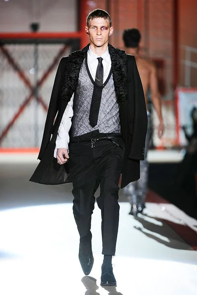 Look 19